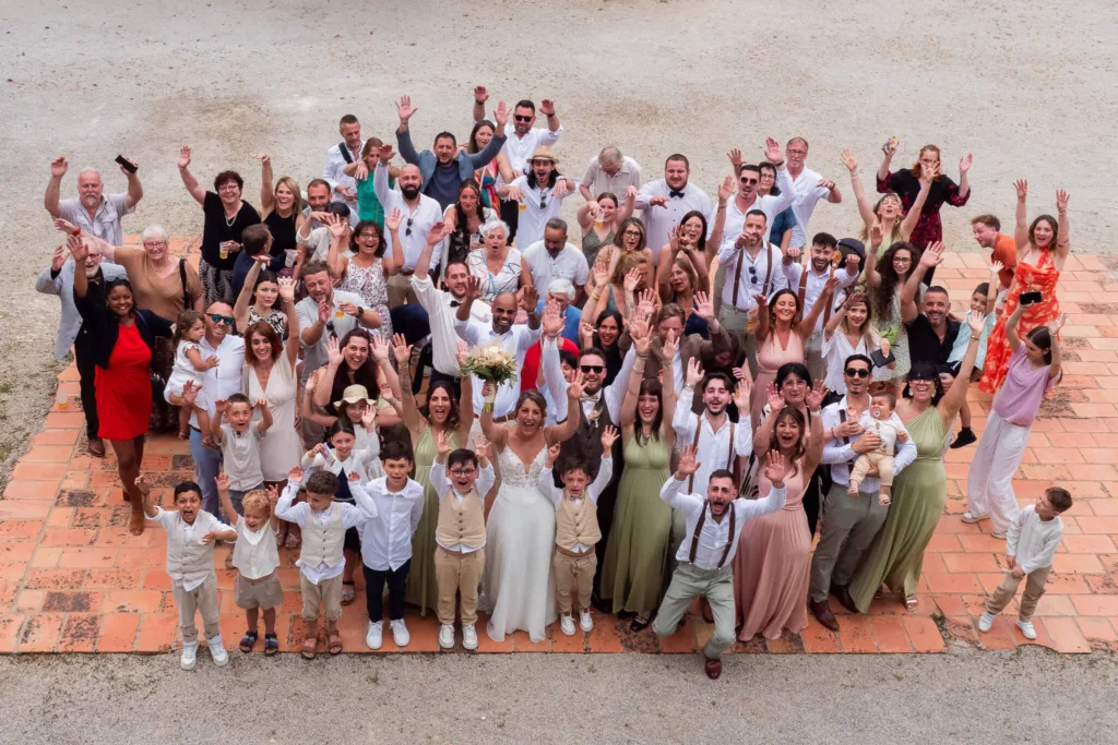 Photo de groupe au château du Croisillat à Caraman (31) - Mariage d’Élodie et Julien - 2025 - Photographe à Saint-Gaudens (31) Marc Villard / VILMAGE