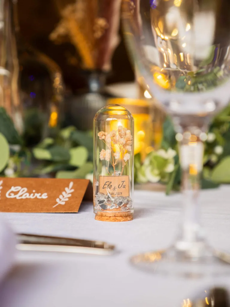 Photo de la décoration de table des mariés au château du Croisillat à Caraman (31) - Mariage d’Élodie et Julien - 2025 - Photographe à Saint-Gaudens (31) Marc Villard / VILMAGE