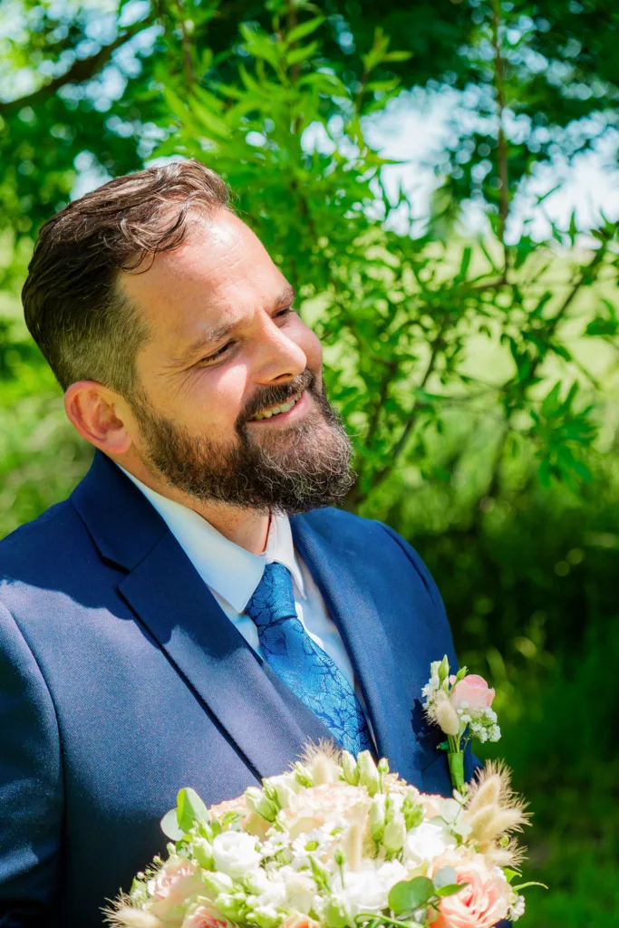 Photo du marié au domaine de la Grange Marcaoue à Bézéril (32 - Gers) - Mariage d'Emma et Mickaël - 2025 - Photographe à Saint-Gaudens (31) Marc Villard / VILMAGE