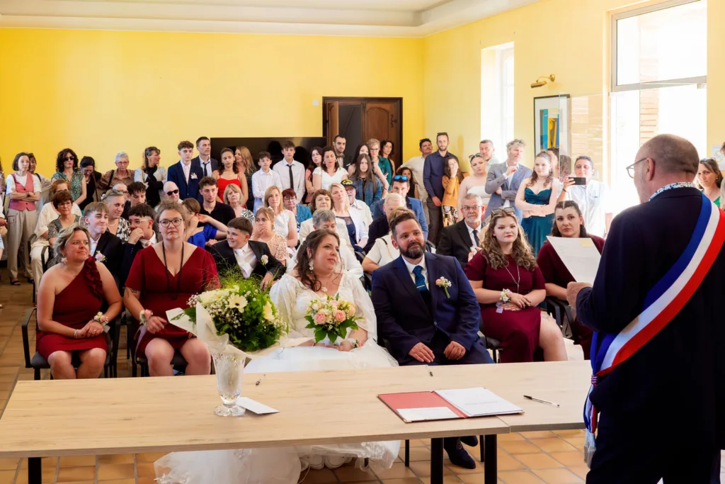 Photo de l'assemblée à la mairie de Gimont (32) - Mariage d'Emma et Mickaël - 2025 - Photographe à Saint-Gaudens (31) Marc Villard / VILMAGE