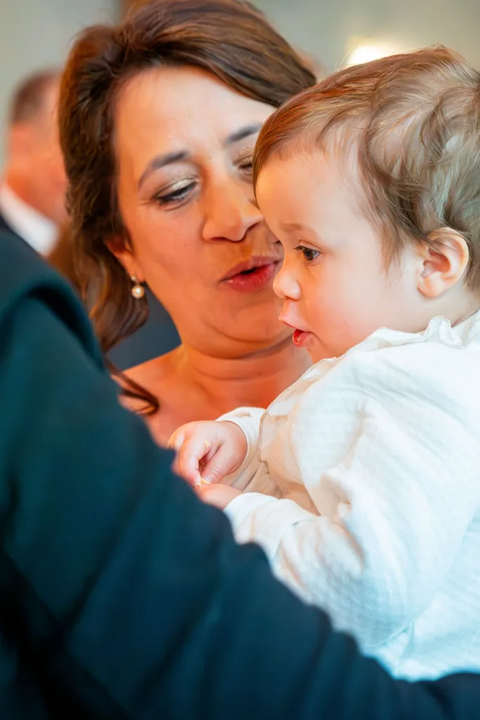 Photo de la mariée et son bébé - Mariage d'Isabelle et Jérôme - 2025 - Photographe à Saint-Gaudens (31) Marc Villard / VILMAGE