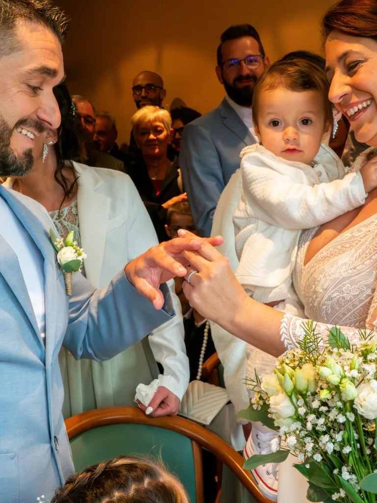 Photo de l'échange des alliances des mariés à la mairie de Beauchalot - Mariage d'Isabelle et Jérôme - 2025 - Photographe à Saint-Gaudens (31) Marc Villard / VILMAGE