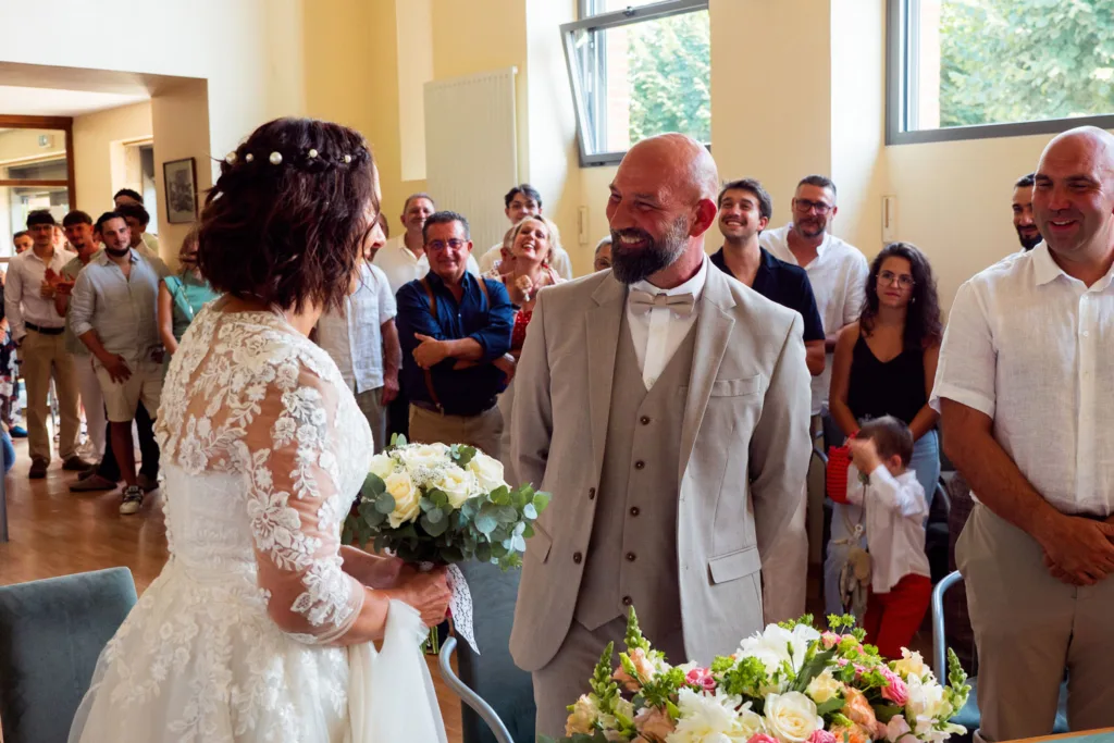 Photo de l'échange des voeux des mariés à la mairie de Villeneuve de Rivière (31) - Mariage de Sophie et Alain - 2025 - Photographe à Saint-Gaudens (31) Marc Villard / VILMAGE